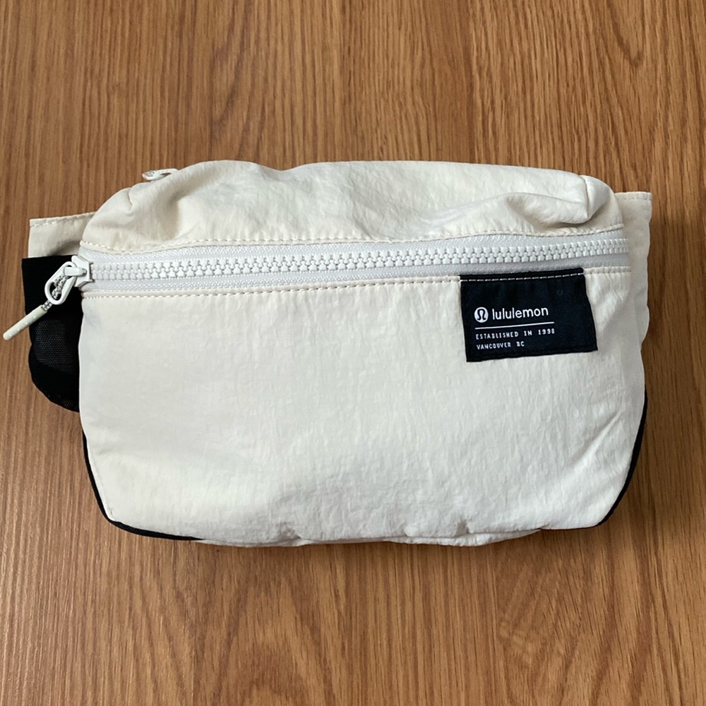 ❤️ Lululemon Clean Lines Belt Bag White Opal NWOT